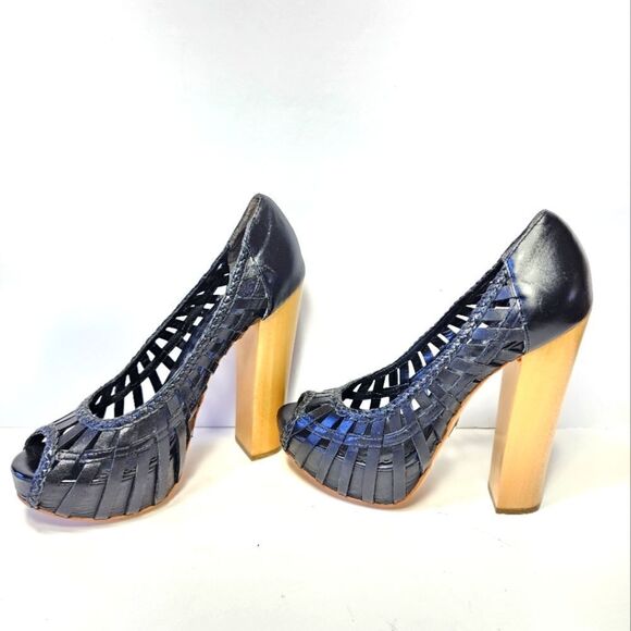 Bebe   - Picture 2 of 12